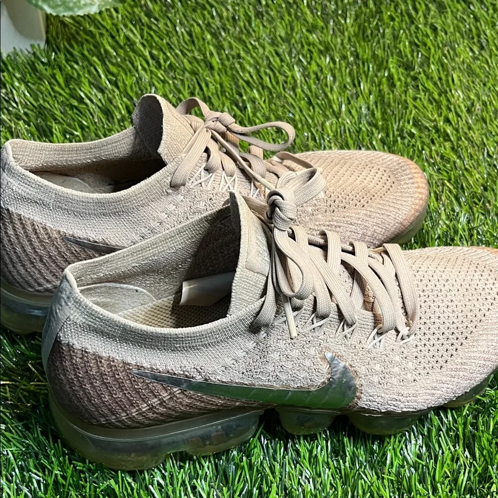 Nike Women’sFlyKnit  vapormaxKnit Lace-Up Sneakers - Light Beige